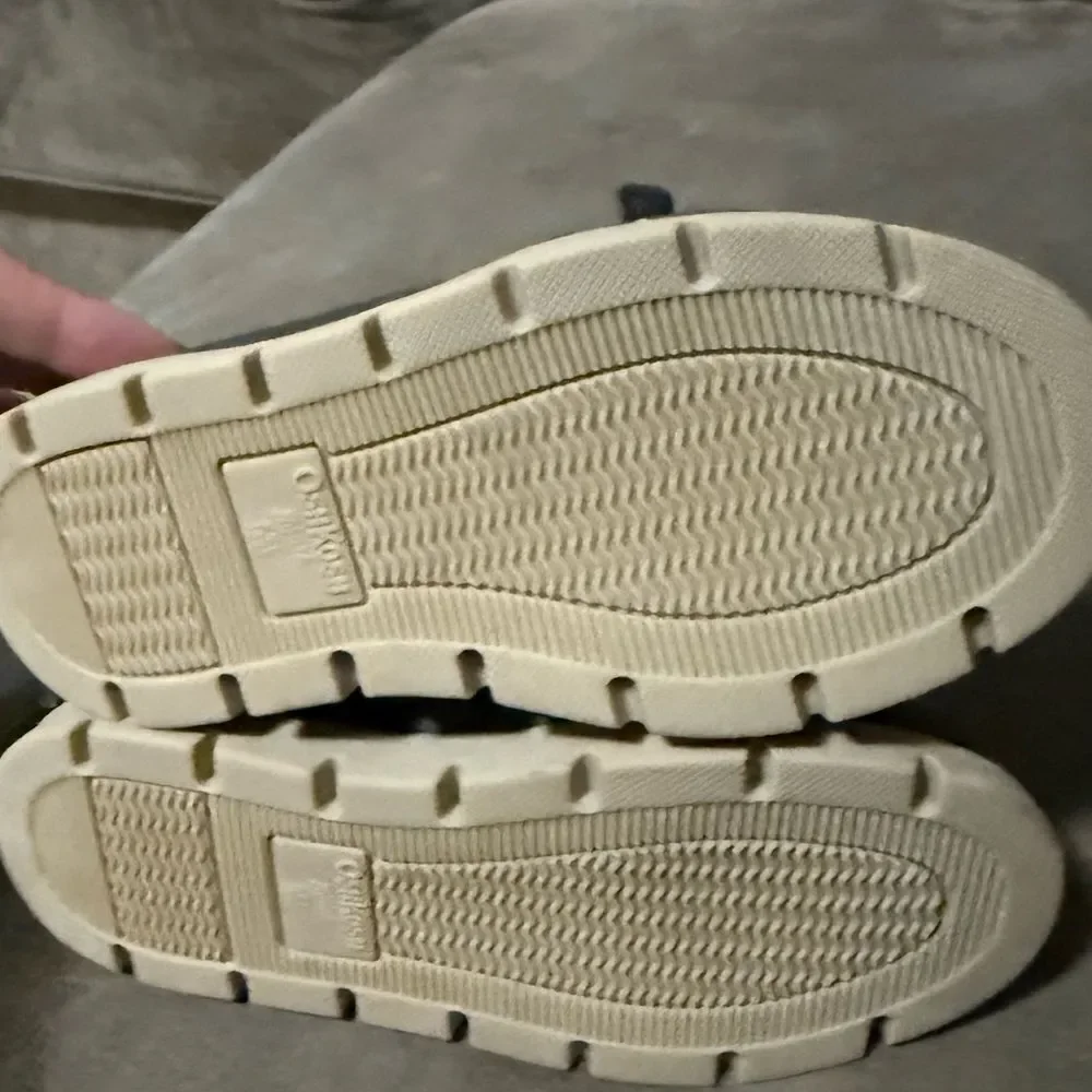 NWT- OshKosh B'gosh Gray Kids Sneakers- Size 9